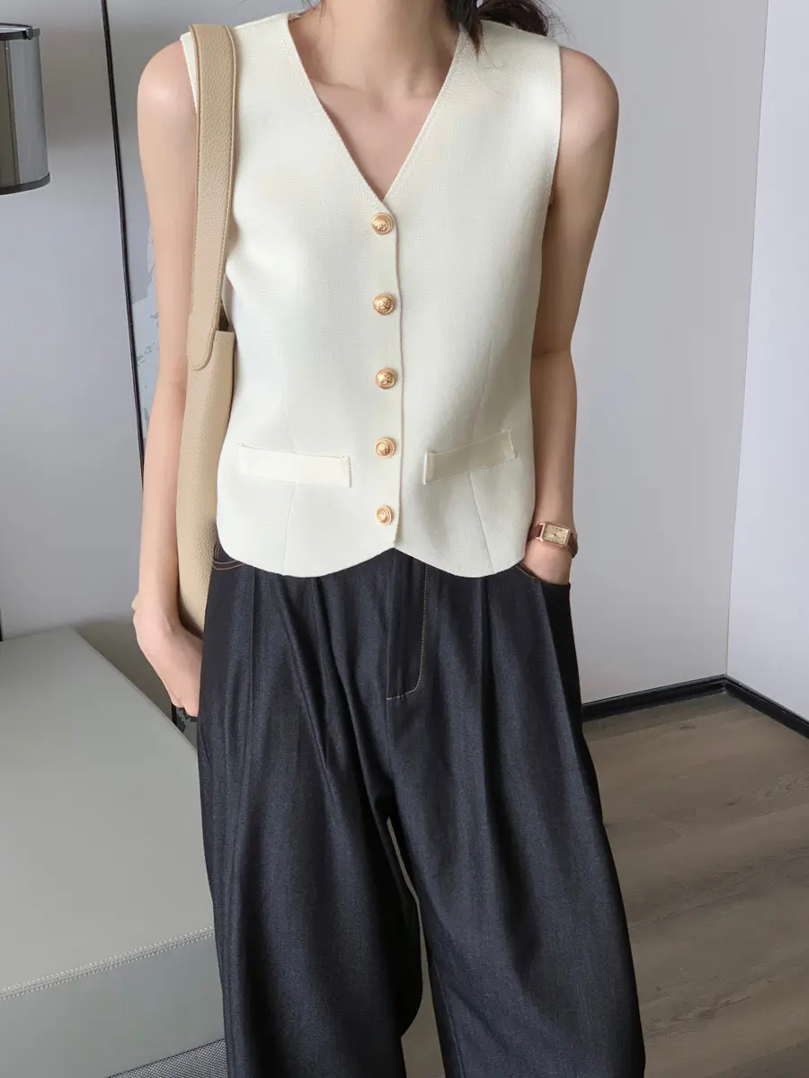 Mochi  V-neck Button Down False Pocket Knitted Vest Top M1371