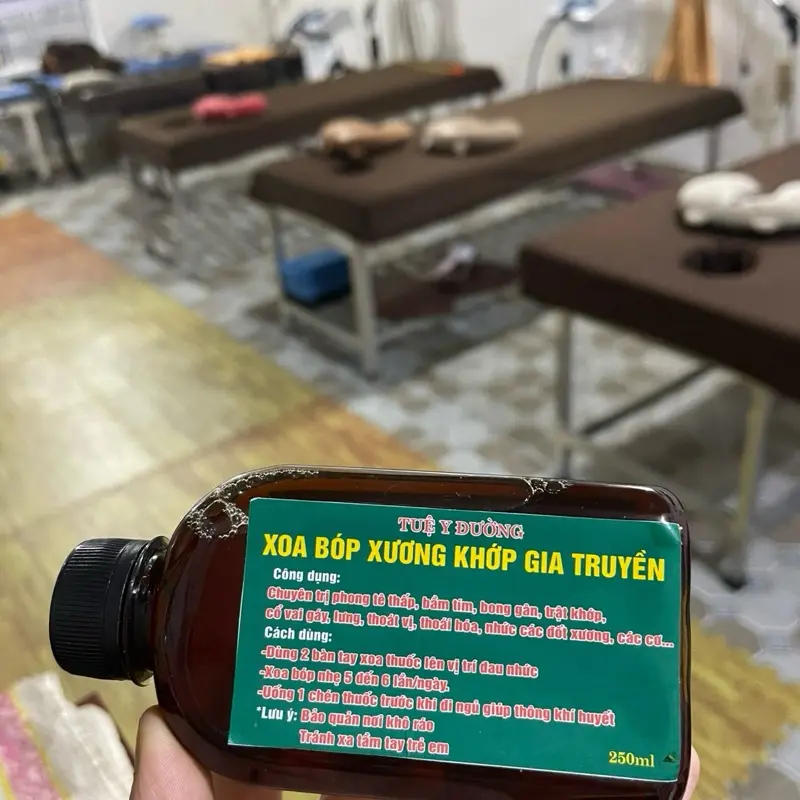 1 lọ xoa bóp xương khớp gia truyền