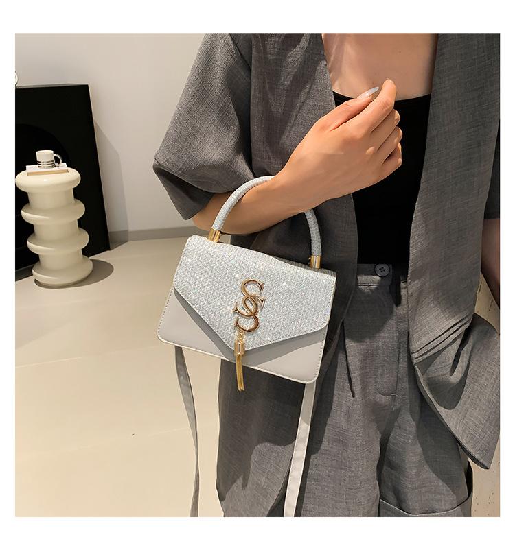 Product Introduction of Túi Vuông Nhỏ Chất Lượng Cao, Thời Trang Mới, Thiết Kế Chữ Cái Và Tua Rua, Dây Xích Xích, Thích Hợp Cho Phụ Nữ, Túi Đeo Vai Tongqin, Phổ Biến Năm Nay Bag 9