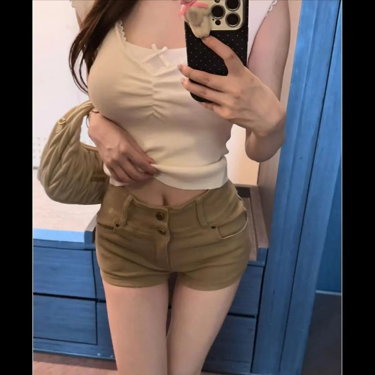 Quần Short Denim Phong Cách Hồng Kông Cổ Điển Cạp Cao Dành Cho Nữ, Hàng Mới Về Mùa Hè, Cô Gái Nóng Bỏng Dễ Thương Và Gợi Cảm, Cắt Thẳng, Màu Kaki, Bó Sát, Quần Short Nóng Bỏng