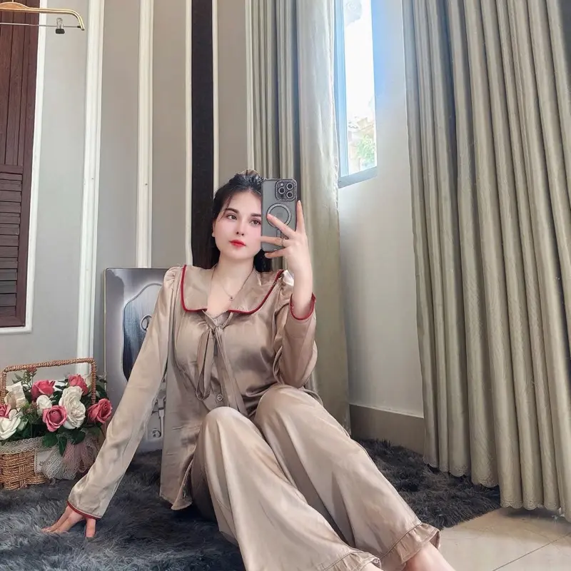 Bộ pijama cổ sen phối viền đính no vãi lụa Latin mềm mịn dế thương 6