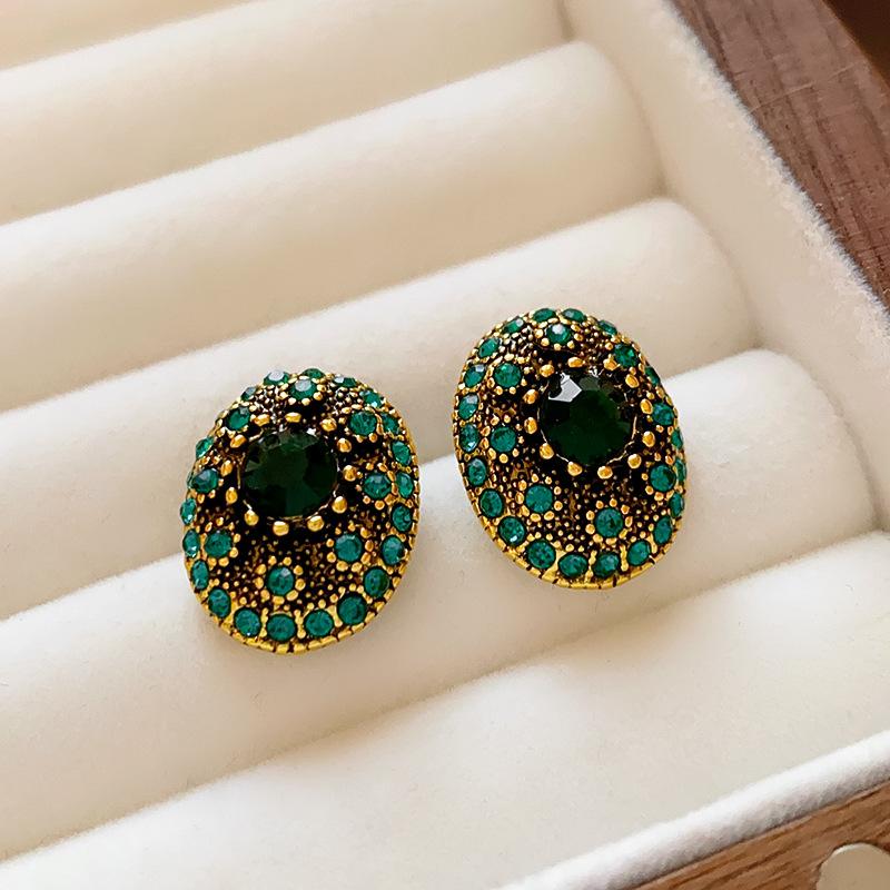 Product Introduction of Silver Needle Emerald Inlaid Diamond Oval Stud Earrings French Retro Design Sense Earrings Elegant Light Luxury Palace Style Earrings for Women 4