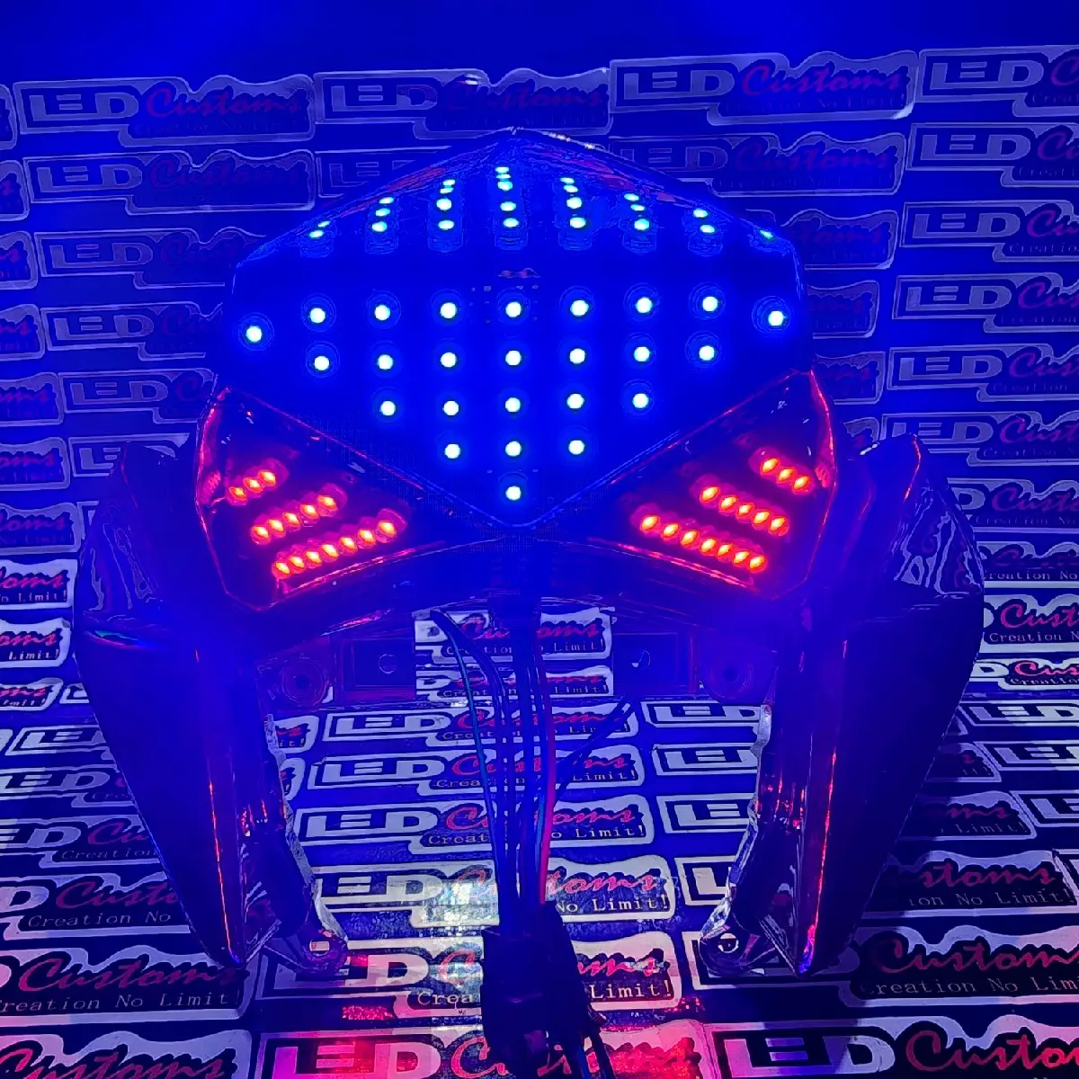 atas biru bawah merah