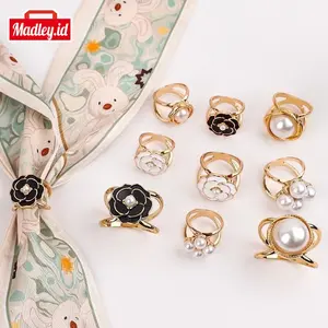 MAdley Cincin Ring Bunga Pearl – Bros Hijab / Pin Syal Mewah Kekinian