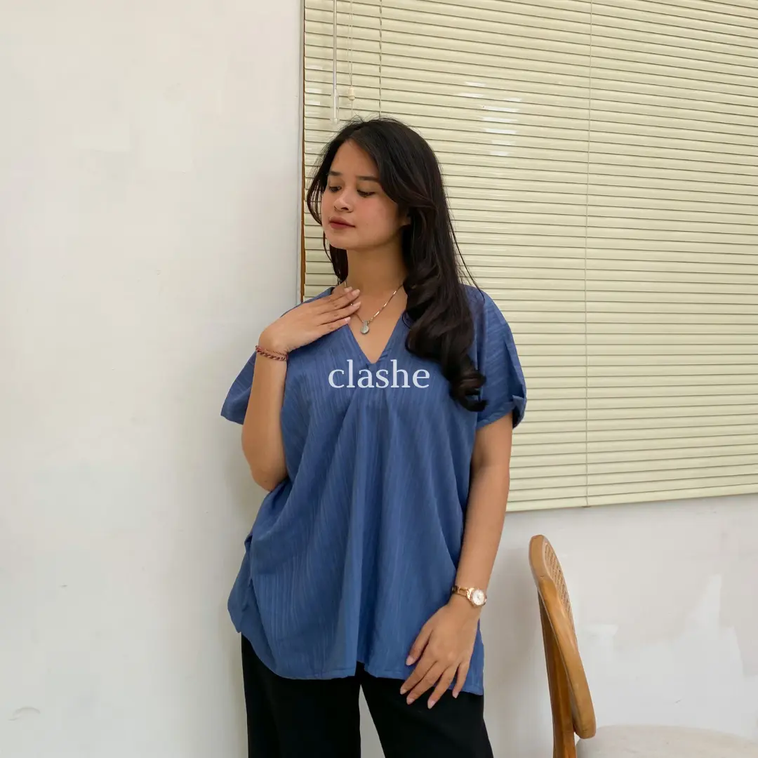 Long Square V Neck Atasan Viral Blouse Wanita Lady Crush Crinkle Anti Lecek Terbaru Kekinian Izzy Top by Clashe