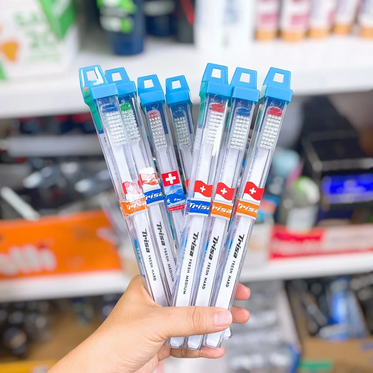Bàn chải đánh răng TRISA Fresh Thụy Sĩ - Đầu cứng, đầu mềm, đầu vừa
