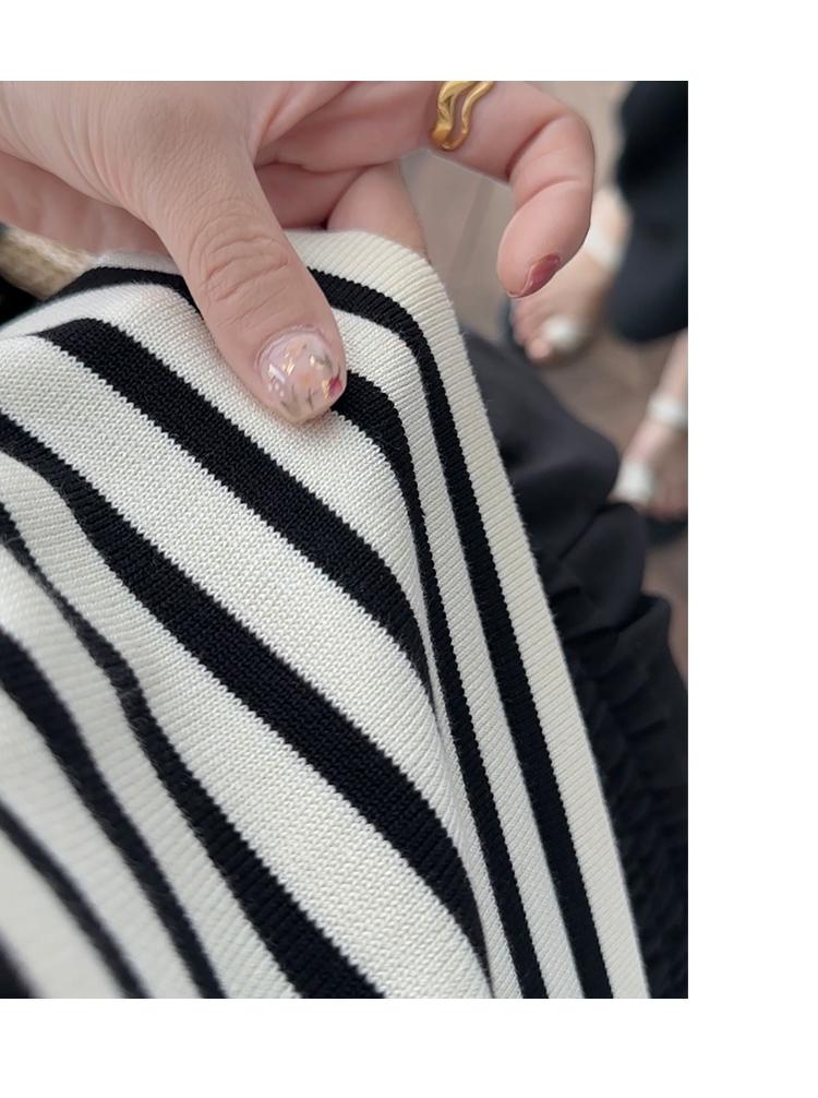 Product Introduction of Striped Short Style Top Design Sense Niche 2024 New Summer Sweet Slim Fit Inner Shoulder Short-Sleeved T-shirt Women's Striped Short-Sleeved Top 11