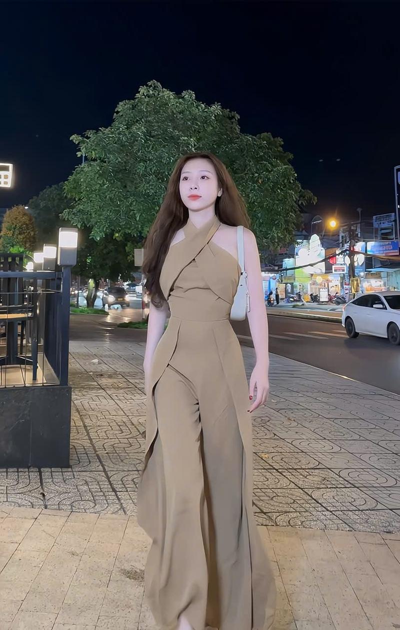 Product Introduction of Jum cổ yếm ống rộng đắp tà, đi chơi, cafe bạn bè, du lịch vải mango mềm mịn có mút ngực 2 size M L Ong Kem vm39 6