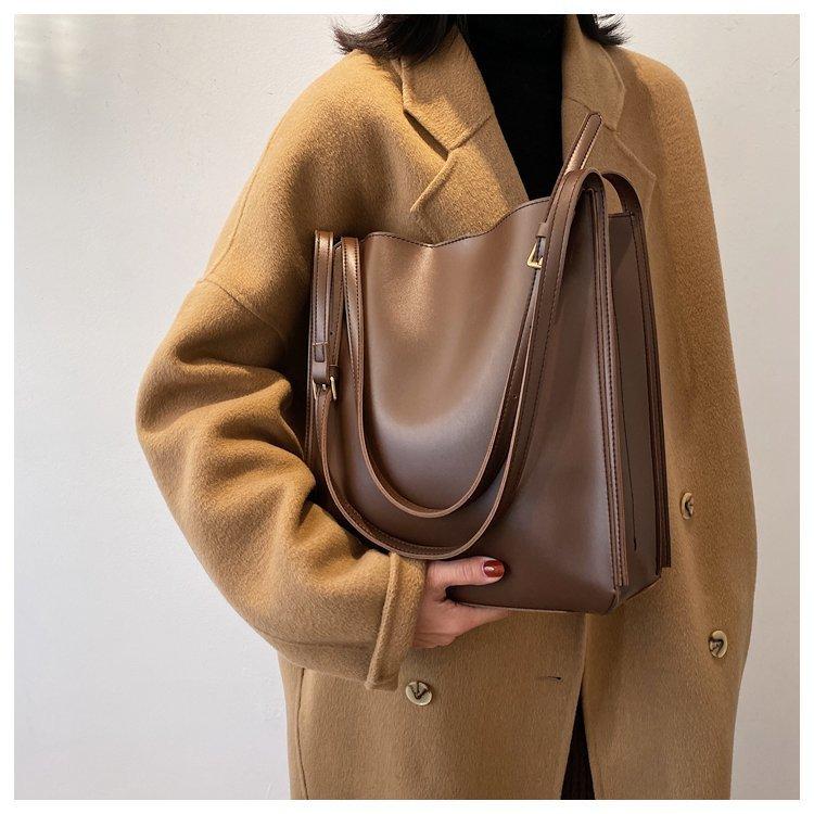 Product Introduction of One bag on the shoulder, retro-large tote bag of women, fashionable bag 10
