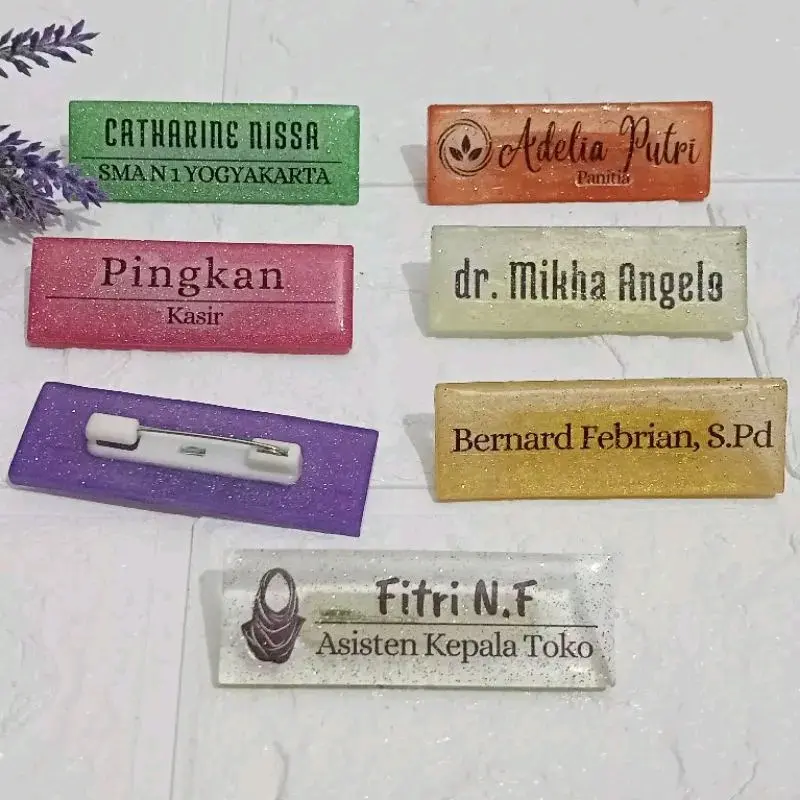 Nametag Resin Full dengan Kaitan PENITI dan MAGNET - Custom Nama/Tulisan/Logo/Gambar - Ukuran 6x2 cm Nama Dada 1