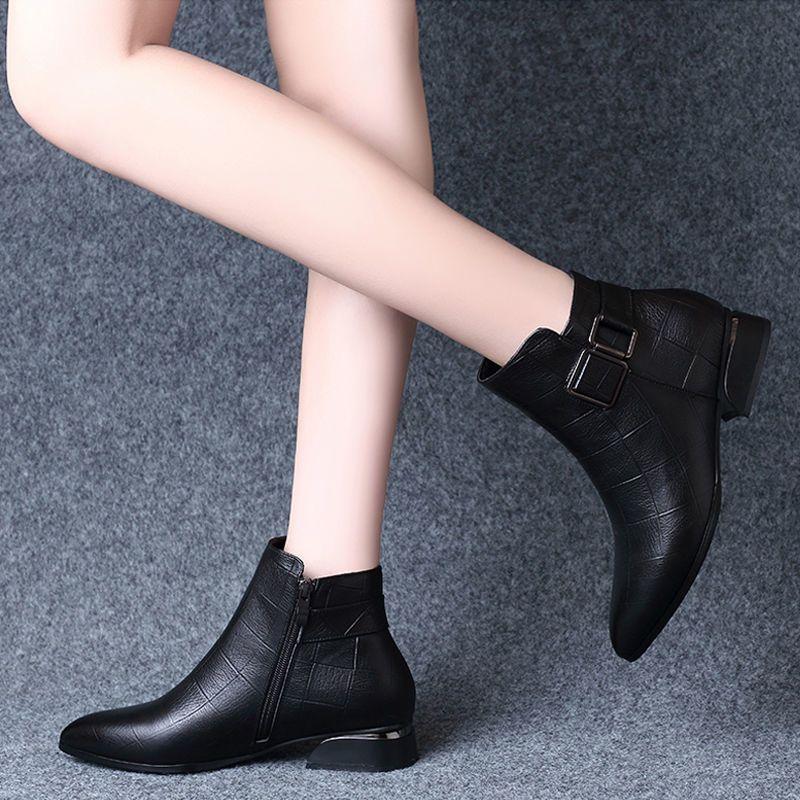 Product Introduction of Bốt Nữ, Phong Cách Mùa Thu, Bốt Ngắn, Đế Thấp, Da Mềm, Giày Bông, Lót Lông Cừu Mùa Đông, Thời Trang, Dễ Phối Đồ, Bốt Đi Tuyết, Hàng Mới Về 2024 Boot Shoes 4