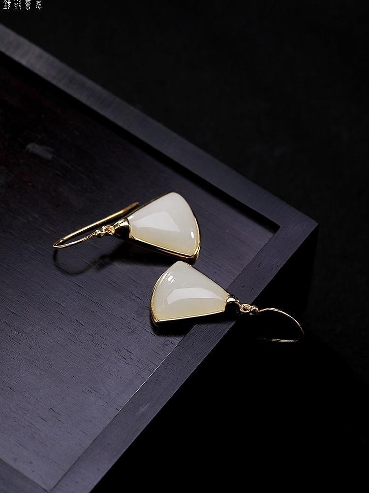 Product Introduction of Hoa Tai Thủ Công Màu Bạc Sterling S925 Mạ Vàng, Thiết Kế Hình Học Hetian Tự Nhiên, Phong Cách Cổ Điển Đơn Giản, Cao Cấp, Dành Cho Nữ, Chính Hãng, Phát Hành Mới Năm 2025 3