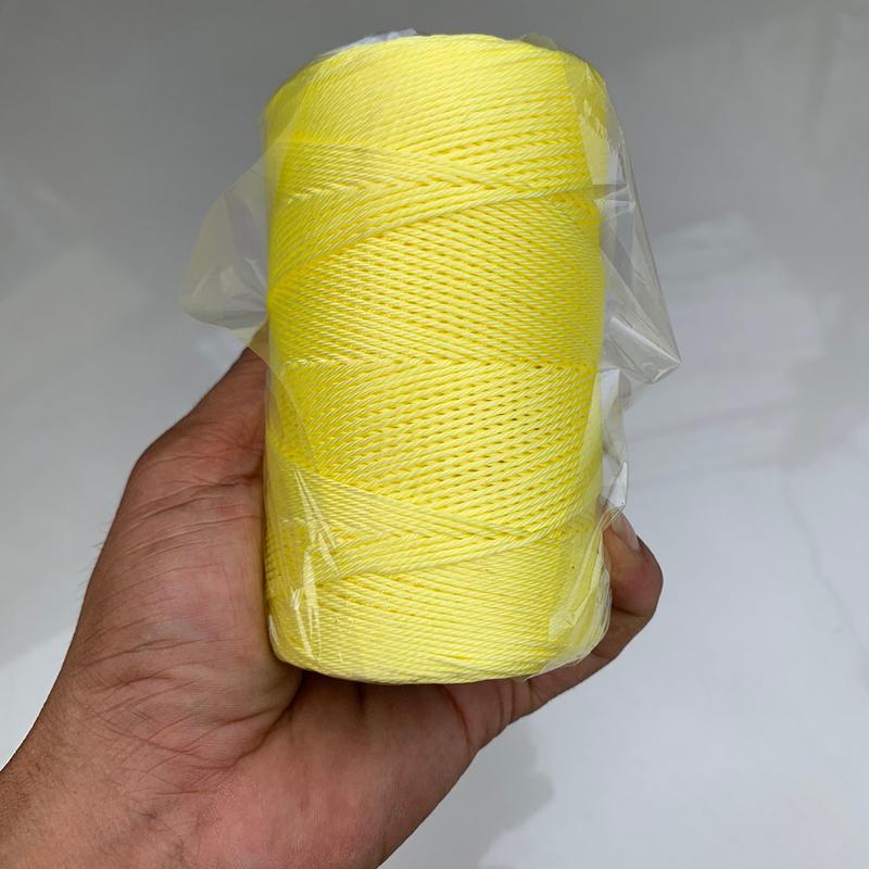 dây dù ch.i n.a 0,9li thả diều từ mét 4 đến mét 8 cuộn dài 300m.và 500m:dây làm chất liệu sợi dù.bề.n trắc.