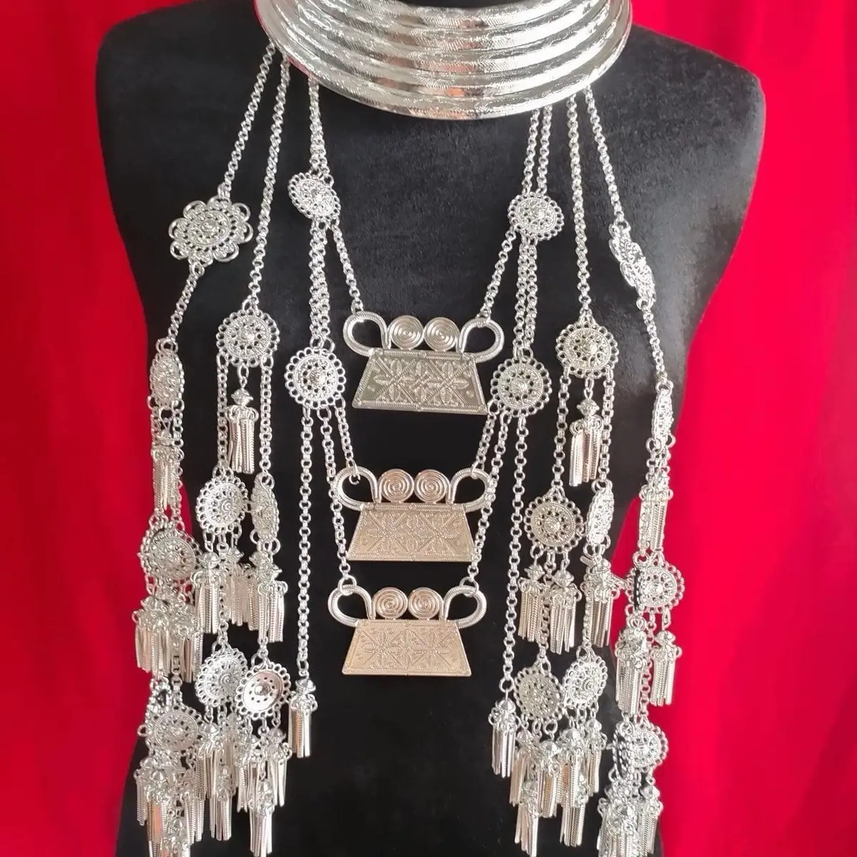 Vòng cổ nữ thời trang với chuỗi xích  - Women, Chain