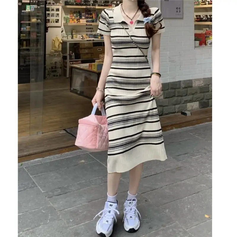 Váy Dệt Kim, Cổ Polo Sọc Hàn Quốc, Dành Cho Nữ, Dài Qua Đầu Gối, Mỏng Và Thanh Lịch, Hàng Mới Về Mùa Hè 2024, Váy Dài Trung Bình