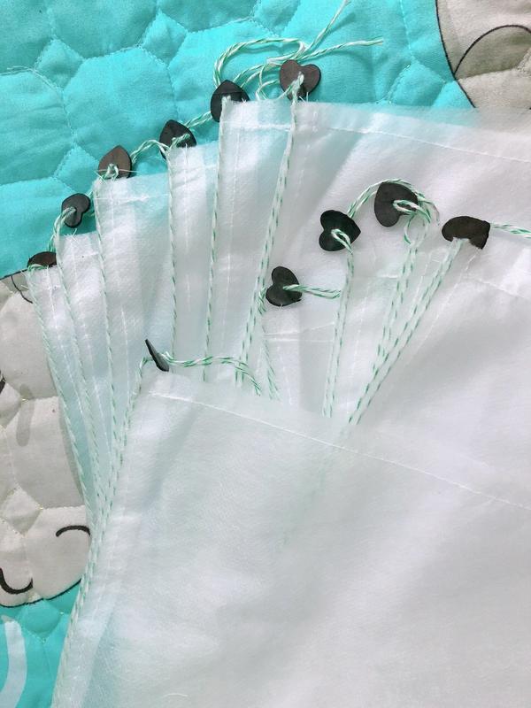 100 (Một trăm cái) túi bọc trái cây bằng vải không dệt PE mềm, dai, thoáng không đọng nước mưa hiệu túi bao trái cây Ánh Dương, túi bọc ổi, xoài, na, mãng cầu, bưởi, mít, dưa hấu, sầu riêng, mận