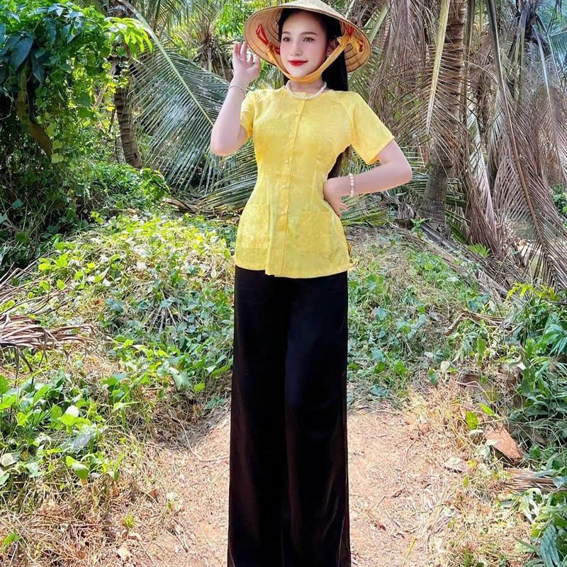 BỘ BÀ BA GẤM TAY NGẮN ÁO BÀ BA GẤM TAY NGẮN CÀI NÚT ĐỦ SIZE CÓ TÚI 2 BÊN QUẦN LỤA LATIN TRẮNG VÀ ĐEN