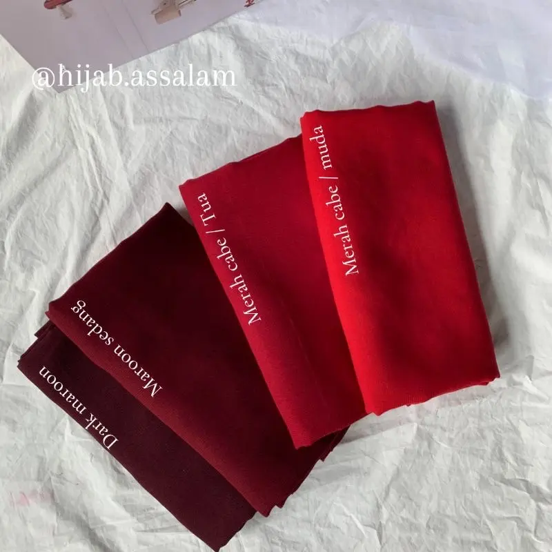 Hijab Pollycotton Hijab Square ( Merah cabe tua, Merah cabe muda, Maroon sedang, Dark maroon )