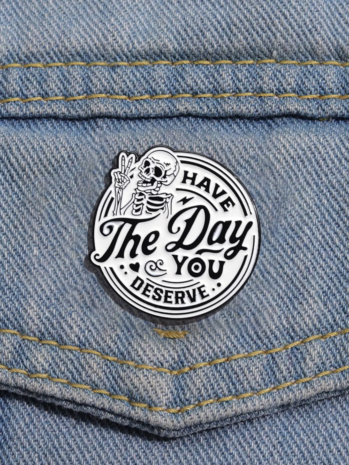 Skeleton & Letter Pattern Brooch, Fashion Brooch for Women & Men, Enamel Pin Suitable for Backpacks, Jeans, Scarves, Hats Decoration