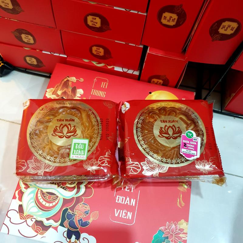 [ Kèm hộp giấy] Combo 2 bánh trung thu  Tân Xuân ( Thập cẩm 1 trứng, 2 trứng, Thập cẩm Jambon gà quay ,Đậu Xanh, Dừa, Môn 1 trứng)  Cake Food Thức Ăn 4