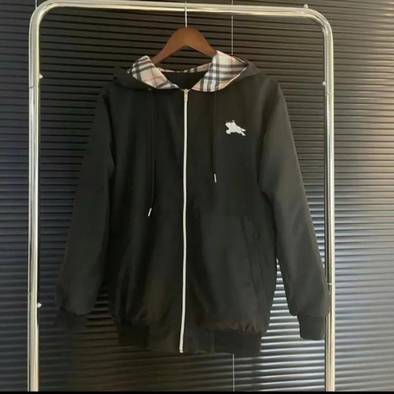 Áo Khoác Gió NGỰA có mũ nam nữ hàng 2 lớp bo gân áo gió nam nữ THÊU NGỰA màu đen.