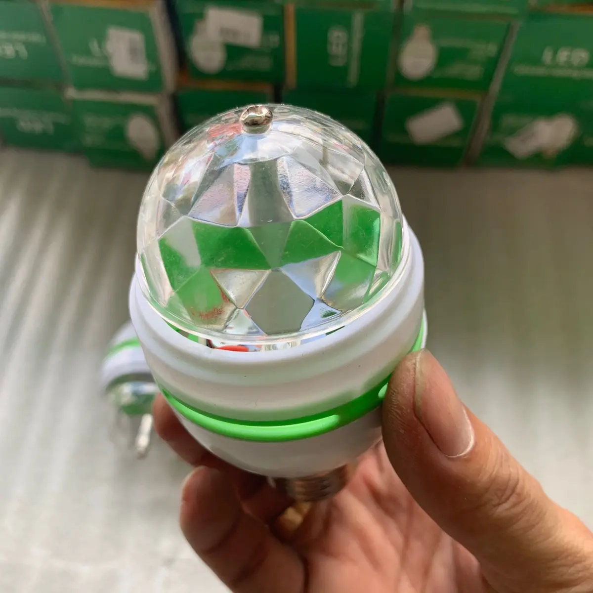 Đèn cầu xoay đui E27 trang tri nhà