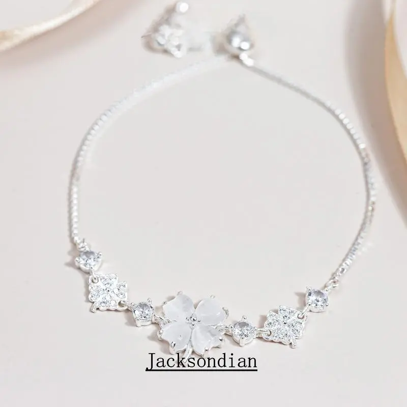 Vòng Tay Cỏ Bốn Lá Dành Cho Phụ Nữ, Với Hoa Và Mắt Mèo Thiết Kế Dây Rút Phụ Kiện Nữ, Làm Bằng Thép Titan, Vòng Cổ Và Vòng Tay, Thích Hợp Làm Quà Tặng Cho Bé Gái, Hoàn Hảo Để Đeo Hàng Ngày, Món Quà Lý Tưởng lac tay co 4 la may bangle natra trend yêu