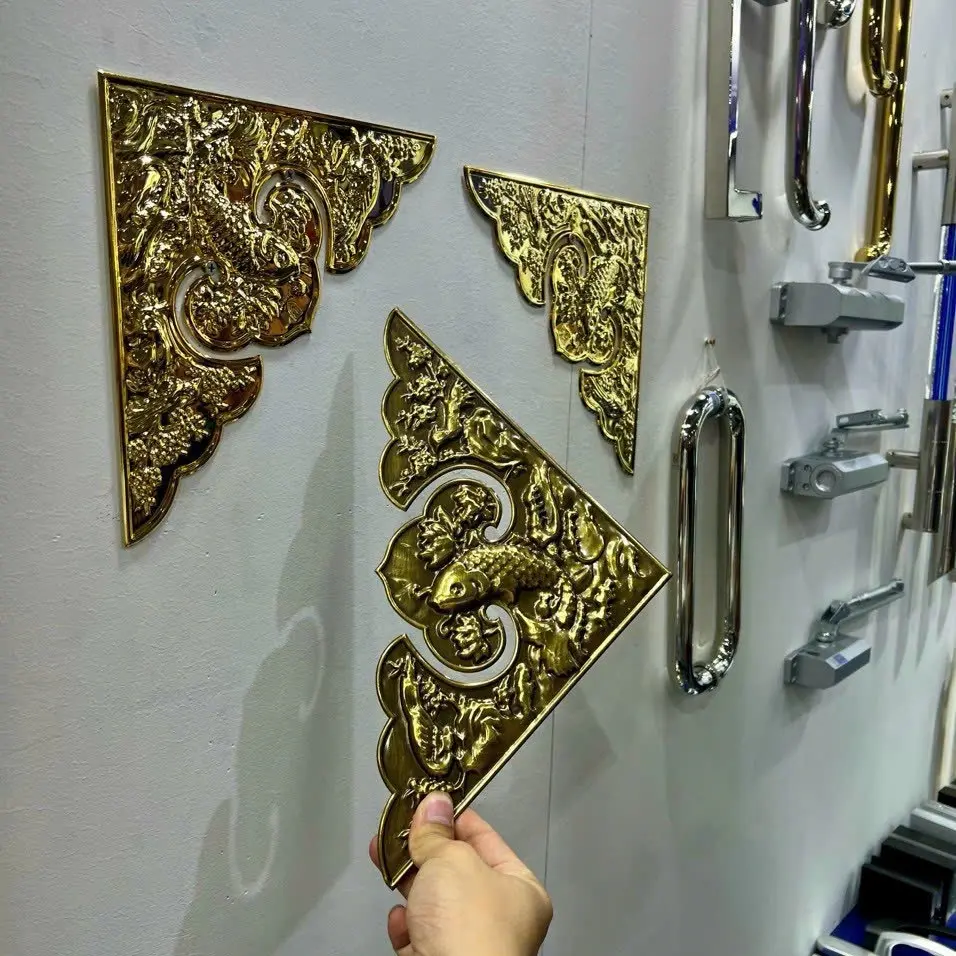 Góc cá đồng trang trí cửa kính thuỷ lực .