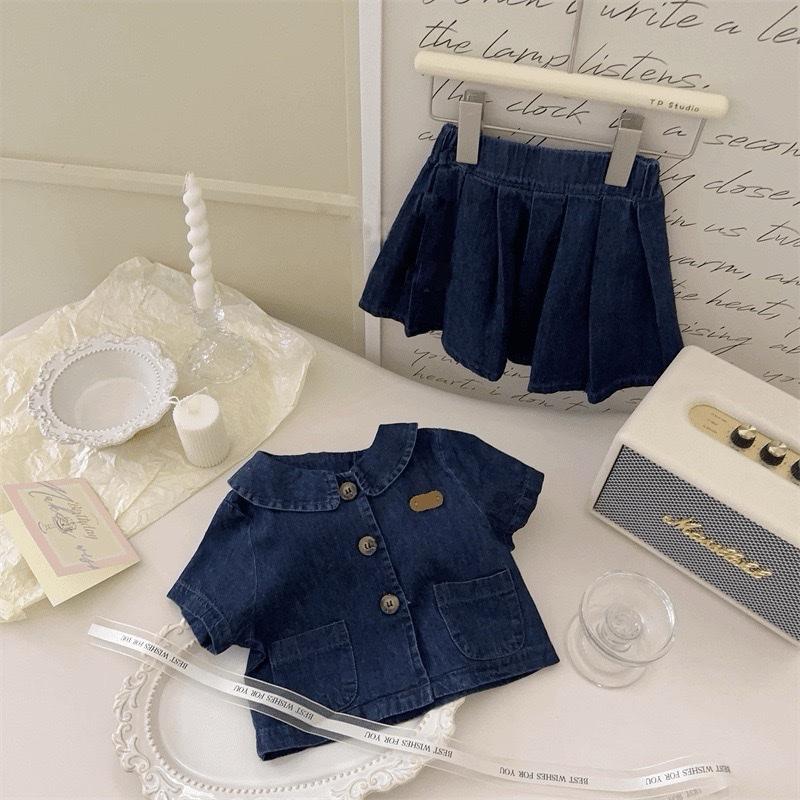 LƯƠNG BÙI KIDS - A134: SET JEAN ÁO CỔ SEN CHÂN VÁY XẾP LY XANH ĐẬM CHO BÉ GÁI