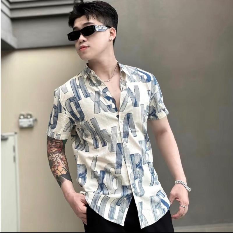 Áo sơ mi nam tay ngắn hoạ tiết in 3D . Chất liệu lụa mango đứng form tôn dáng . Co giản nhẹ hoạ tiết không phai màu Menswear 002