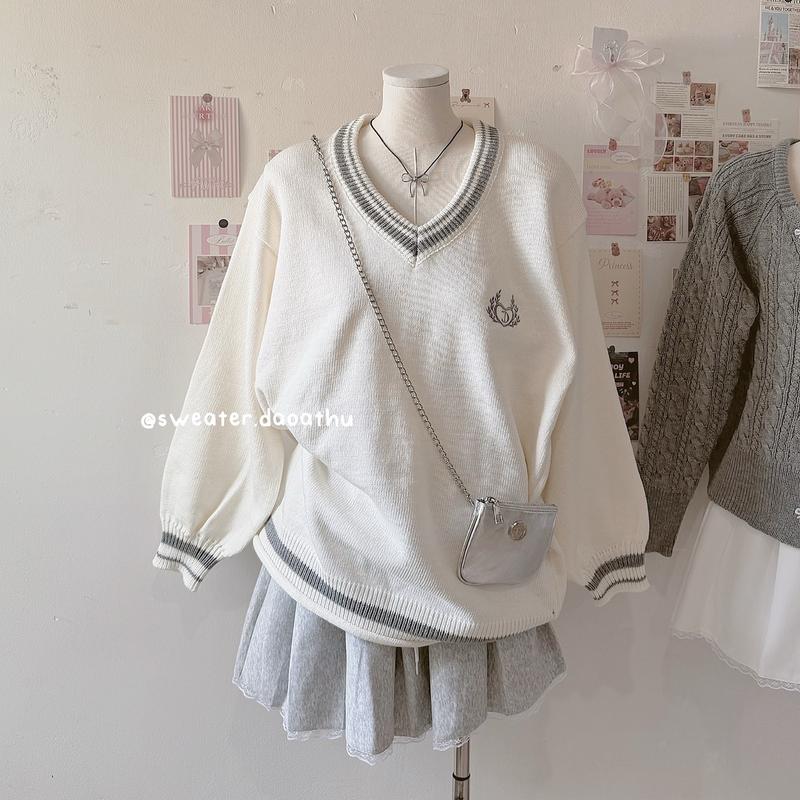 ÁO SWEATER LEN CỔ V TRẮNG VIỀN XÁM