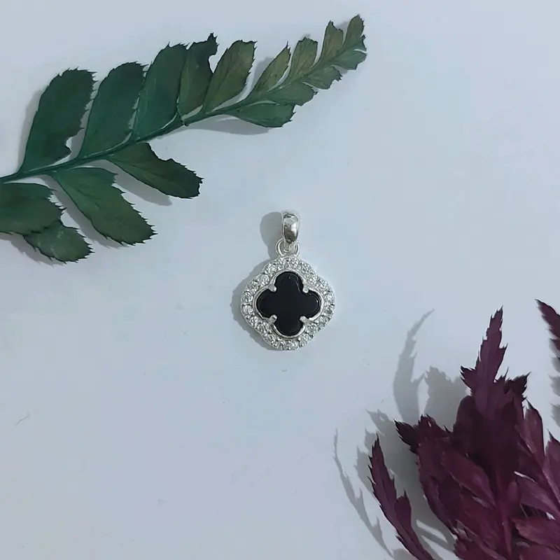 [2244] liontin LV onix mata 1,5g 0