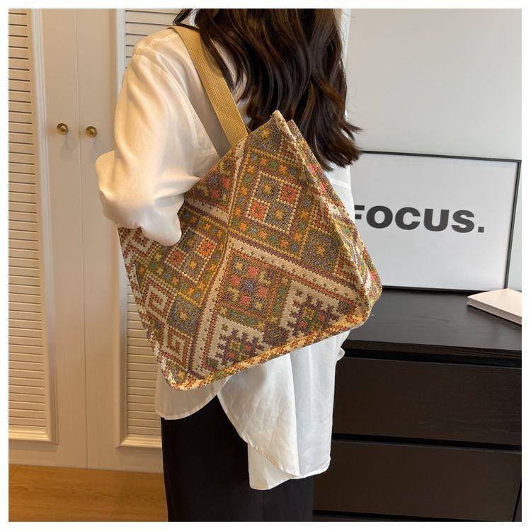 Product Introduction of Túi Tote Dệt Tay, Chất Liệu Vải Bố Sức Chứa Lớn, Phong Cách Lười Biếng, Thích Hợp Cho Bé Gái, Phong Cách Instagram, Lý Tưởng Cho Người Đi Làm Và Du Lịch, Túi Đeo Vai Sức Chứa Lớn hàn quốc có thể mở rộng Bag Chữ Nhật Hình Chữ Nhật Canvas Da Hoa 28