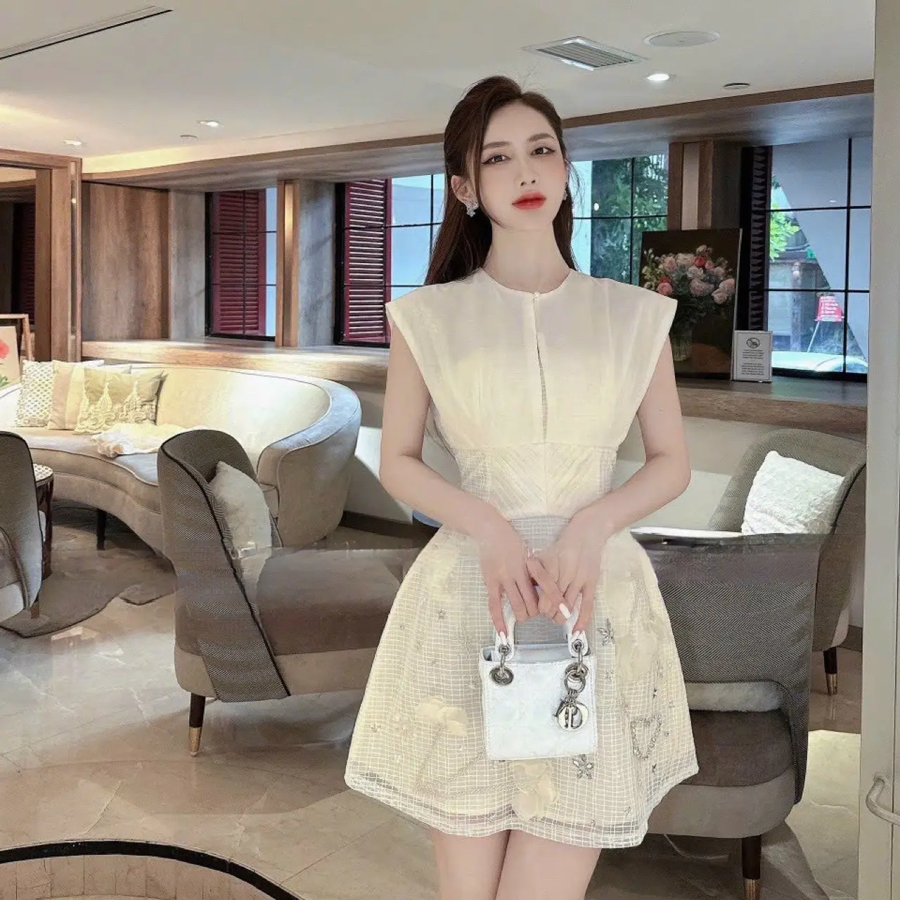 Váy ren dáng ngắn đính thủ công, váy dự tiệc