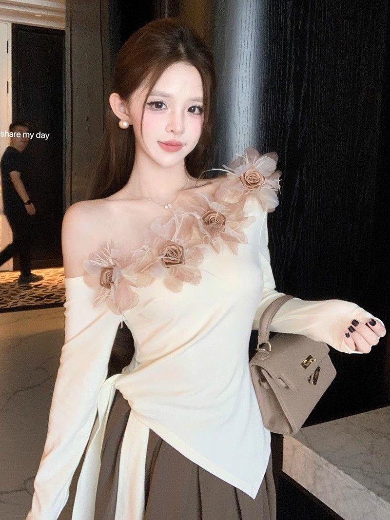 Product Introduction of Áo Thun Dài Tay, Phong Cách Hàn Quốc, Thiết Kế Hoa Nhẹ Nhàng Dành Cho Nữ, Hàng Mới Về Đầu Mùa Thu, Tay Áo Dài, Buộc Dây Bất Đối Xứng Vai Nghiêng, Áo Sơ Mi Lớp Nền, Áo Đẹp 11