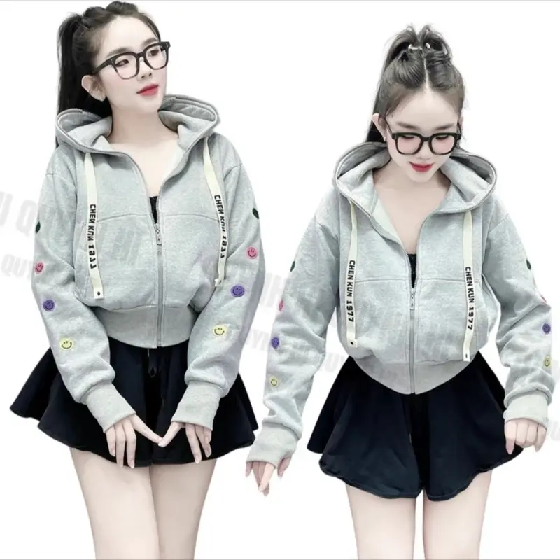 ÁO KHOÁC CHỐNG NẮNG  NỈ DỆT THÊU MẶT CƯỜI 6 TÚI 2 túi ngoài 4 túi trong có kéo khoá + nón ton + bo thun xỏ ngón tay size 38kg -65kg Nữ Women Kem 7