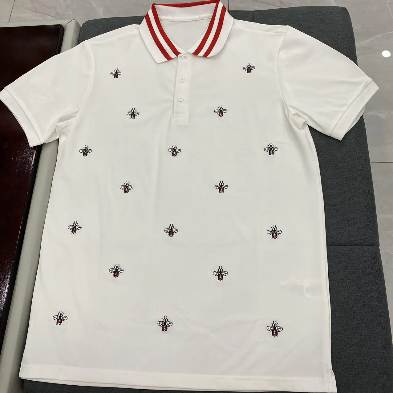 Áo PoLo thêu ong độc đáo , phối viền sọc cổ Nam Menswear Có Cổ