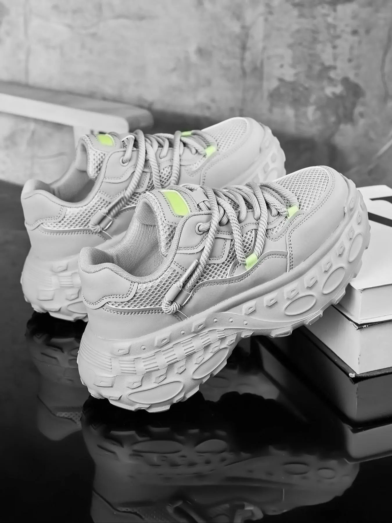 Men's Fashionable Lace Up Low Top Sneakers, Casual Comfortable Breathable Sports Running Shoes, Male All-match Round Toe Chunky Sneakers for Daily Life