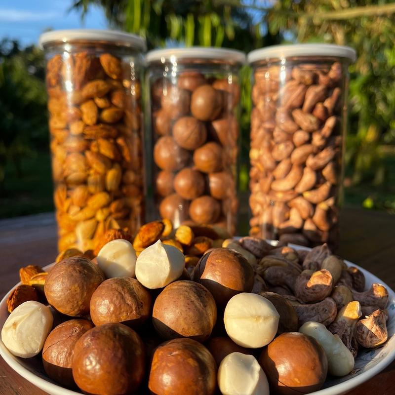 2 HŨ MACCA SIZE ĐẠI ( Macca Size Đại - Hạt Điều Rang Củi Việt Nam - Hạnh Nhân Rang Bơ Mỏng Vỏ) ( Mỗi hũ 500gr, 2 hũ tổng 1kg).