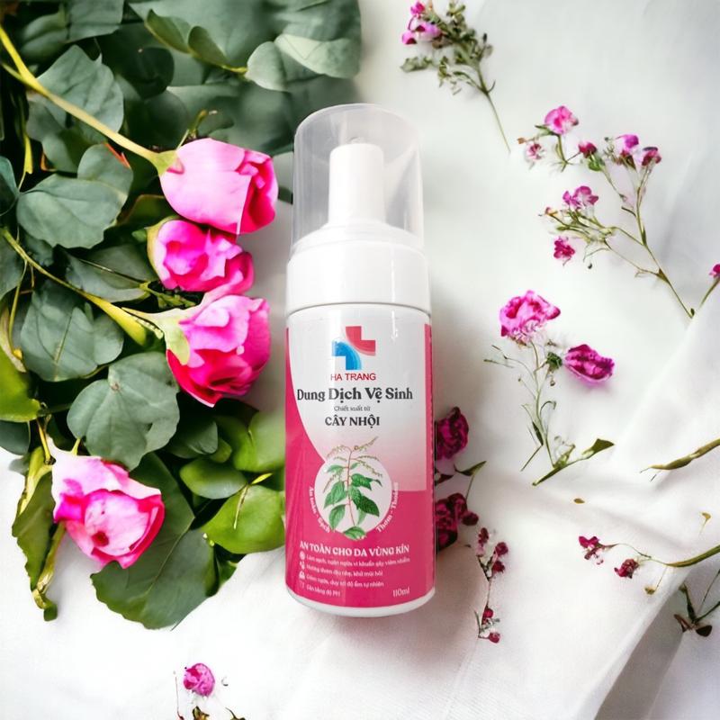 Dung dịch vệ sinh chiết xuất thiên nhiên từ Cây Nhội, trầu không , trà xanh, hoa kim ngân, hương thơm dịu nhẹ ,an toàn , lành tính Nữ