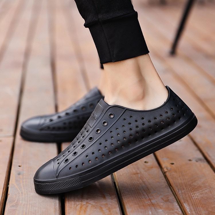 Giày Sneaker Nam Nữ Đi Mưa Đi Biển EVA Siêu Nhẹ IDEP GL025, Giày Nhựa Lười Lỗ Chống Nước - Đen Full