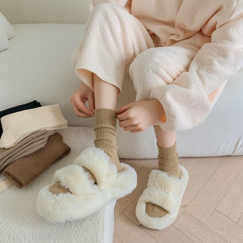 Autumn and Winter Solid Color Soft Simple Medium Thickened Warm Pile Socks 3