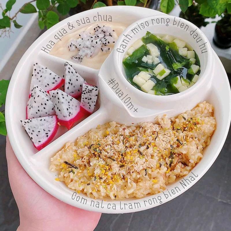 Khay ăn dặm tròn chia ngăn Nhật cho bé