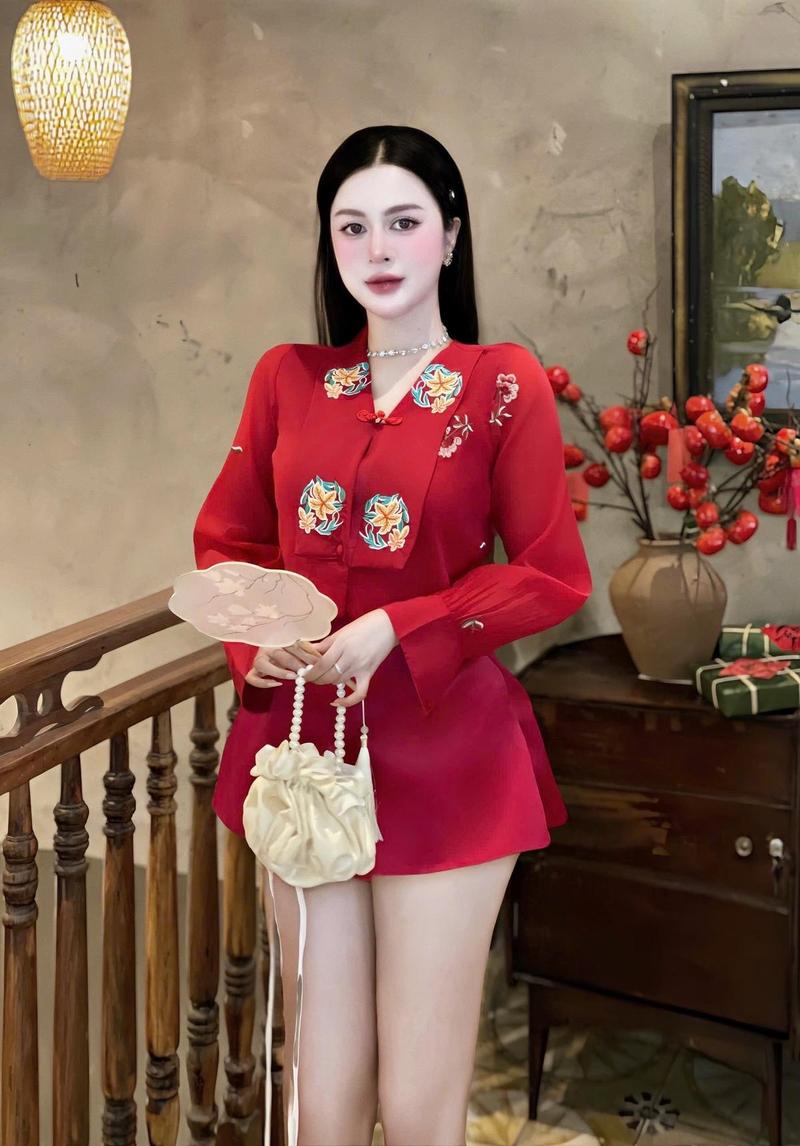 Product Introduction of Sét áo cổ tàu tay dài chân váy xẻ màu đỏ đẹp dưới 60kg eo dưới 80cm ảnh thật chính chủ Nữ Top Women 4