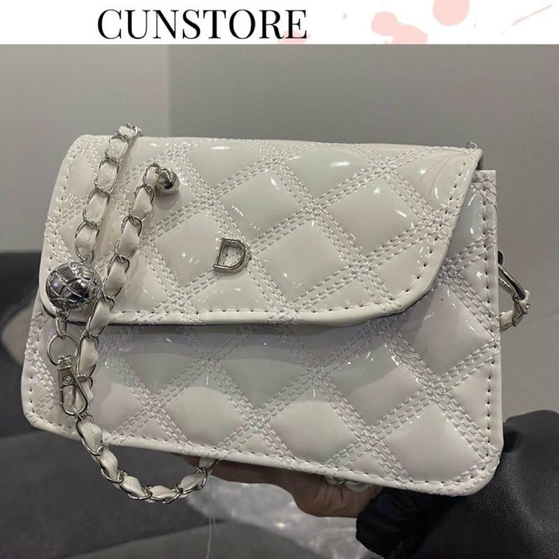 Túi Xách Nữ Trần Chỉ Chữ D Dây Phối Chuông Kẹp Nách Đeo Chéo Đeo Vai Bag Kem Da CUN390