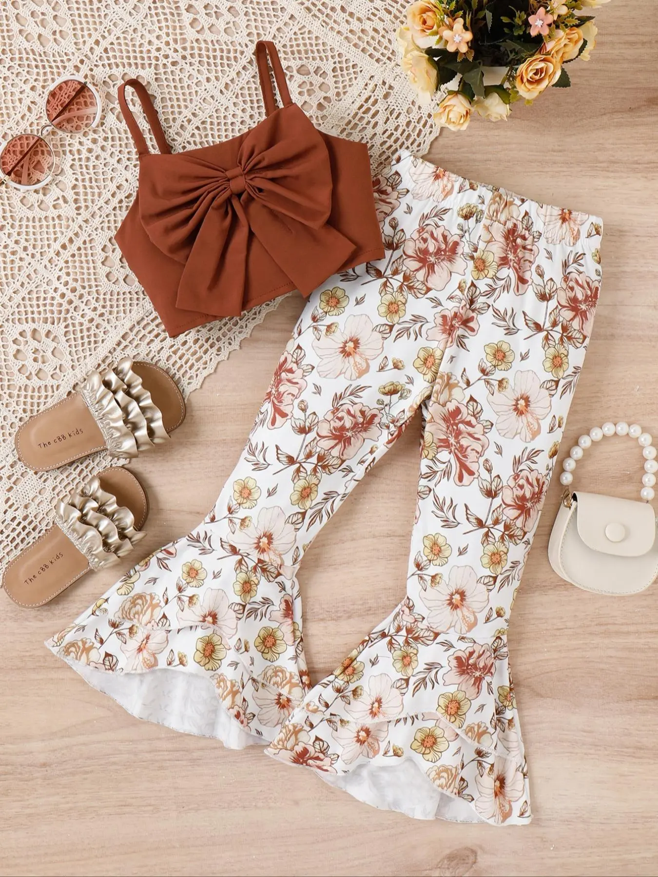 Two-piece Set Girl's Plain Bow Front Crop Cami Top & Flare Leg Ditsy Floral Print Pants, Cute Spaghetti Strap Top & Elastic Waist Bell Bottom Trousers for Daily Wear, Kids Summer Clothes