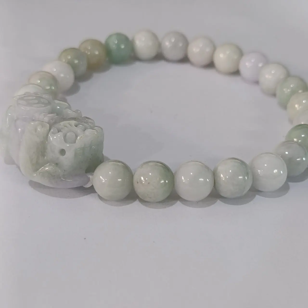 B32 สร้อยข้อมือหยกขาว 7 มิล ประดับปี่เซี่ยะหยกขาว