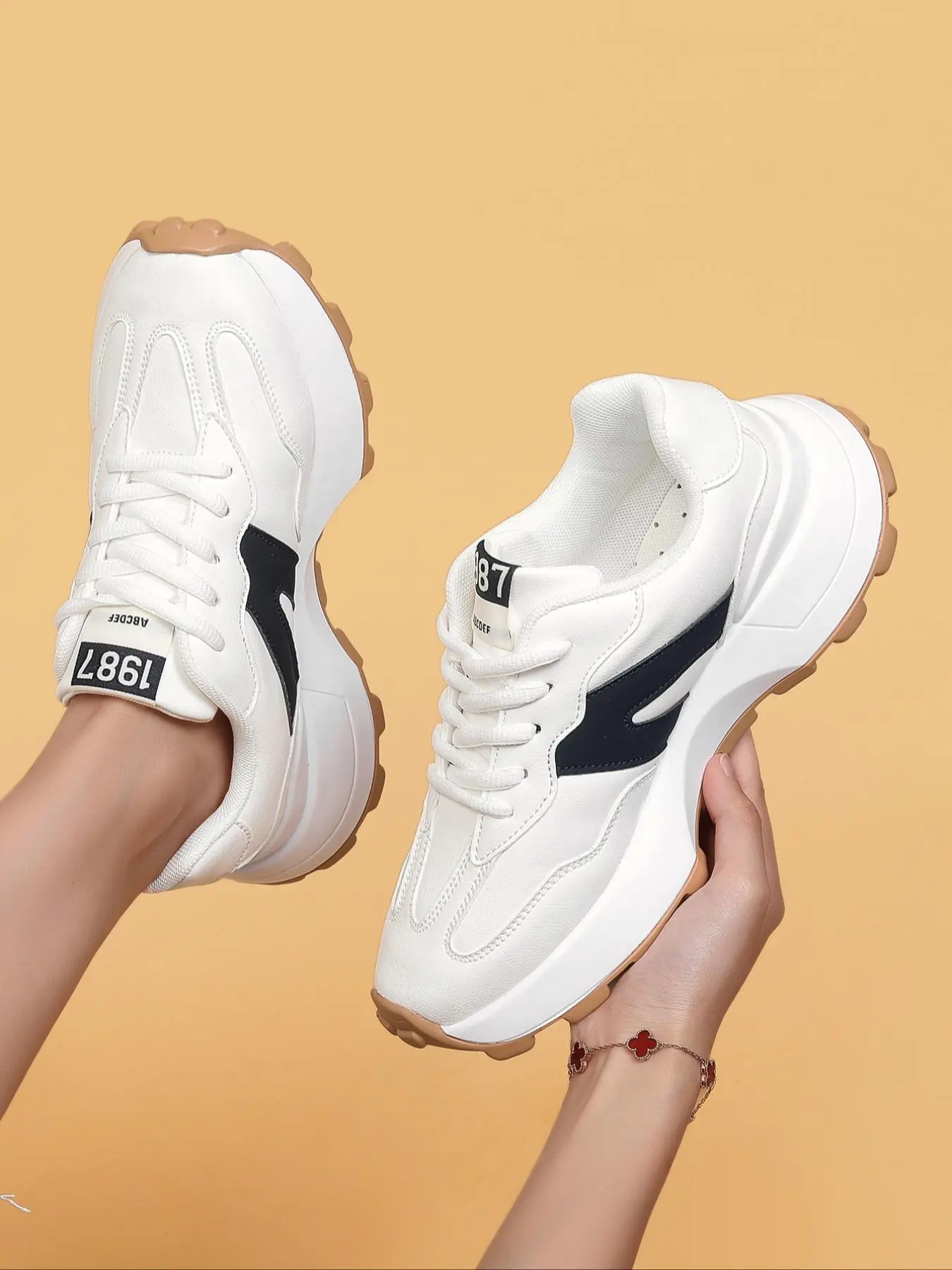 Women's Fashionable Patchwork Lace Up Sneakers, Casual Comfortable Breathable Sports Walking Shoes, All-match Round Toe Sneakers for Daily Wear