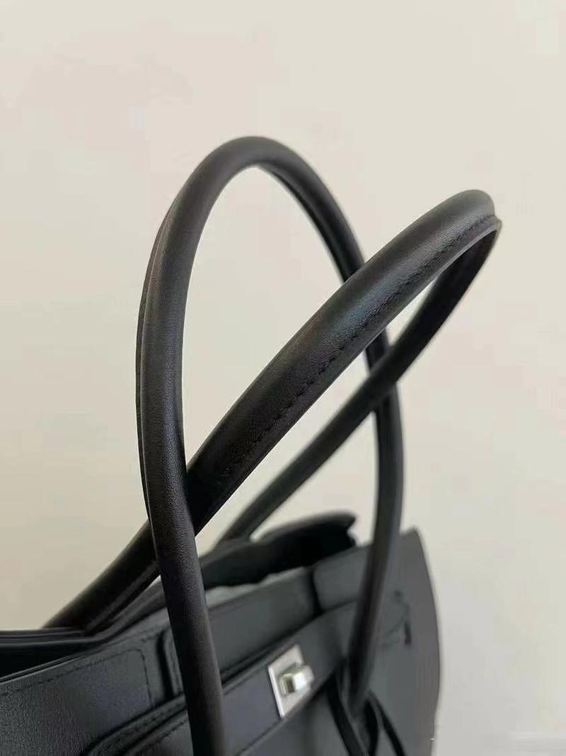 Product Introduction of 2025 New Roden Lock Tote Bag Large Capacity Neutral Motorcycle Wings Style Bag Leather Shoulder Bag Tote Bag 9