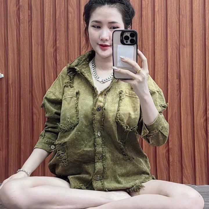 ÁO SƠMI JEAN Form Rộng Wash Màu Kiểu Rách Bụi Vạt Bầu Dáng Dài Giấu Quần Chất Jean Mềm Mịn Không Co Dãn  Nữ Top Women Kem